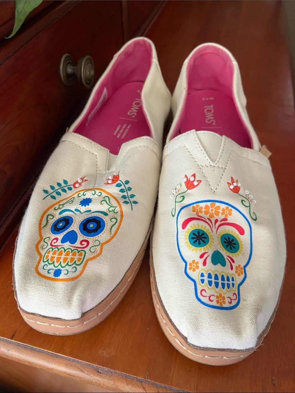 Toms Cream Canvas Slip-Ons Shoes Colorful Sugar Skull Day of the Dead 7.5 GUC